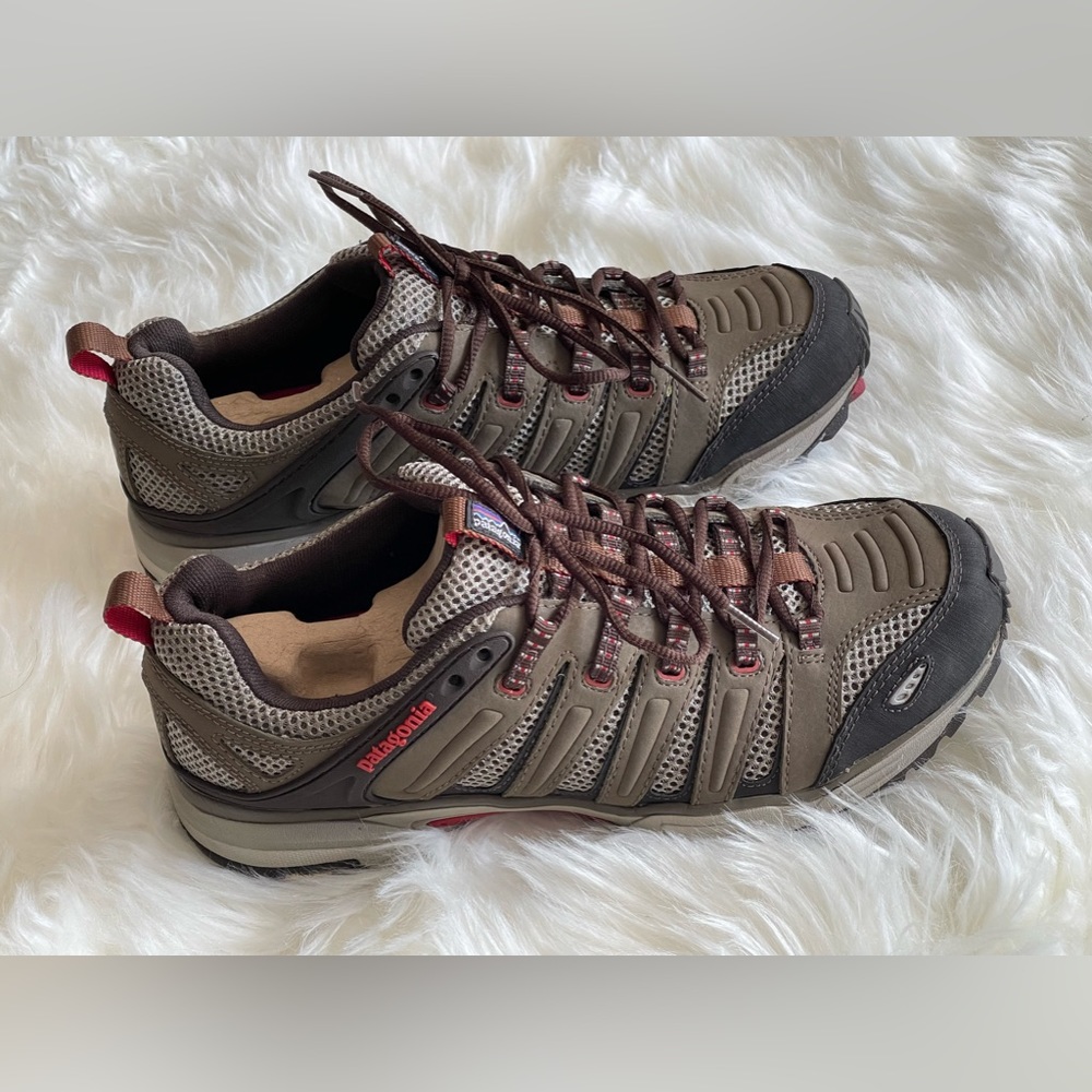 Men’s Like New PATAGONIA Hiking Shoes size US 9.5
